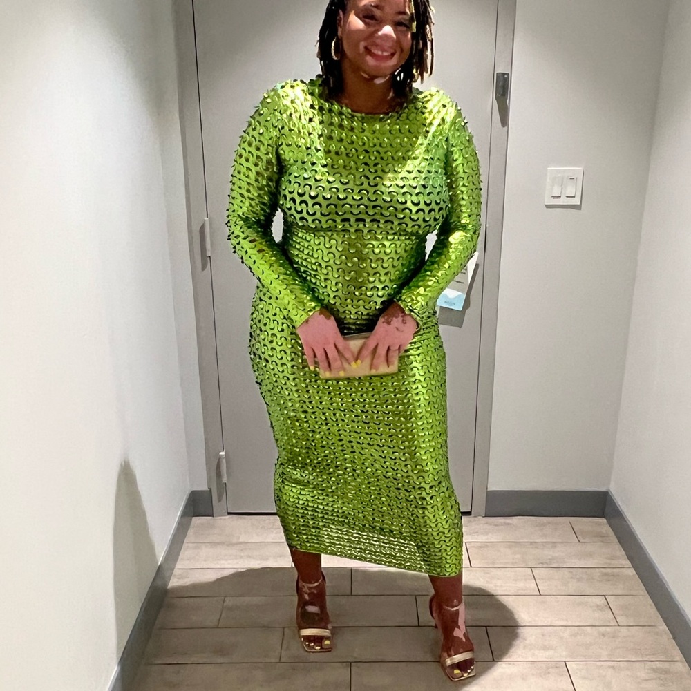 Vibrant Green Patterned Dress - Picture 3 of 5